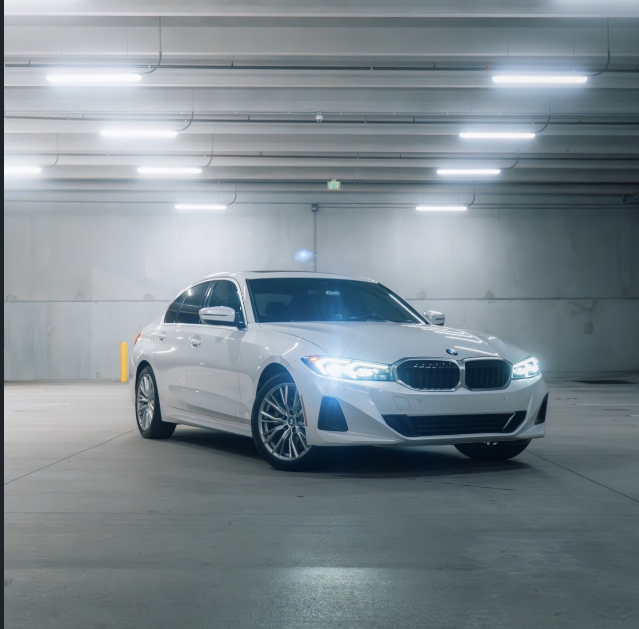 BMW 330i (White)